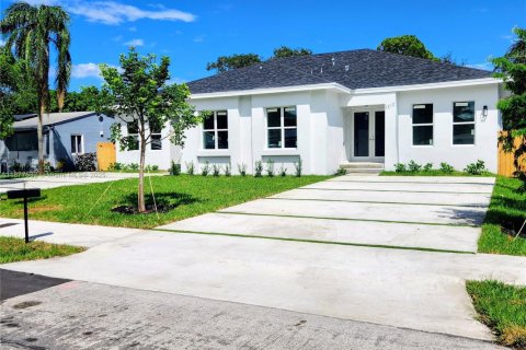 House in Fort Lauderdale, Florida 4 bedrooms, 147.06 sq.m. № 1923108 - photo 1