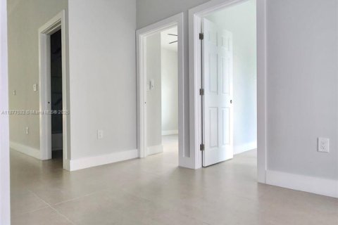 House in Fort Lauderdale, Florida 4 bedrooms, 147.06 sq.m. № 1923108 - photo 9