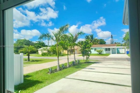 House in Fort Lauderdale, Florida 4 bedrooms, 147.06 sq.m. № 1923108 - photo 17