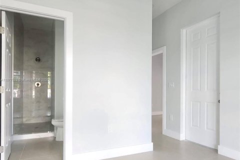 House in Fort Lauderdale, Florida 4 bedrooms, 147.06 sq.m. № 1923108 - photo 12