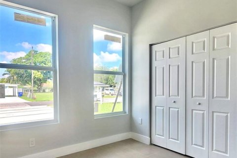 House in Fort Lauderdale, Florida 4 bedrooms, 147.06 sq.m. № 1923108 - photo 15