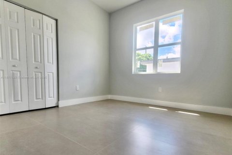 House in Fort Lauderdale, Florida 4 bedrooms, 147.06 sq.m. № 1923108 - photo 19