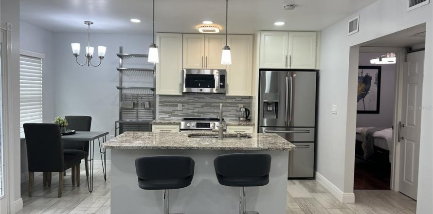Appartement à Sarasota, Floride 2 chambres, 70.23 m2 № 2147688