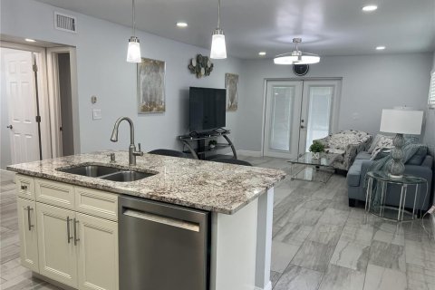 Appartement à louer à Sarasota, Floride: 2 chambres, 70.23 m2 № 2147688 - photo 4