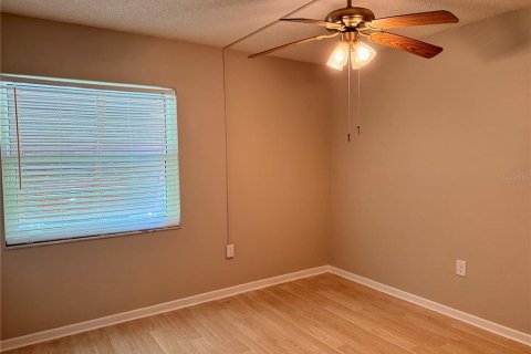 Condo in Deltona, Florida, 2 bedrooms № 2237259 - photo 9