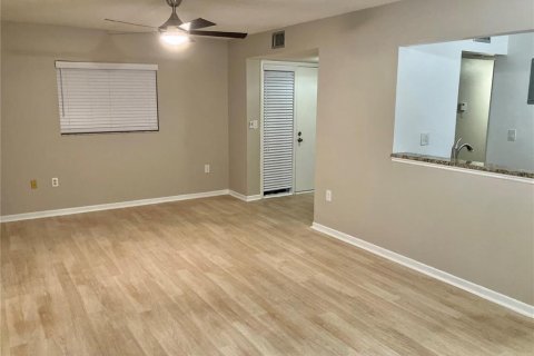 Condo in Deltona, Florida, 2 bedrooms № 2237259 - photo 7