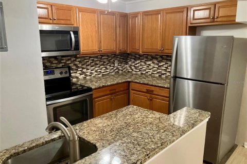 Condo in Deltona, Florida, 2 bedrooms № 2237259 - photo 2