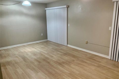 Condo in Deltona, Florida, 2 bedrooms № 2237259 - photo 6