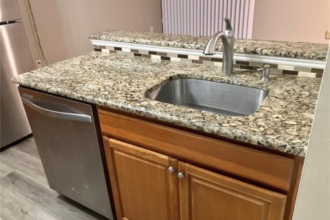 Condo in Deltona, Florida, 2 bedrooms № 2237259 - photo 3