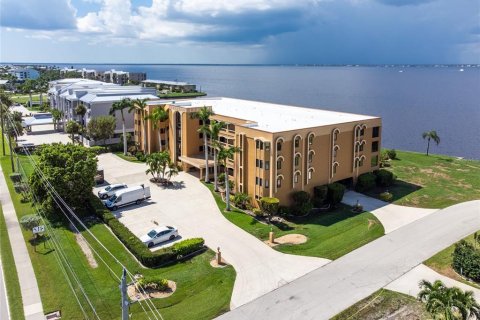 Condo in Punta Gorda, Florida, 4 bedrooms  № 2366613