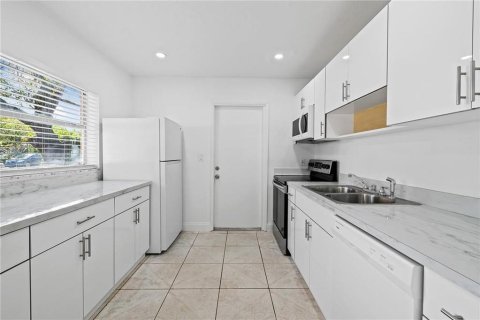 Apartamento en alquiler en Fort Lauderdale, Florida, 2 dormitorios, 83.61 m2 № 2246788 - foto 2
