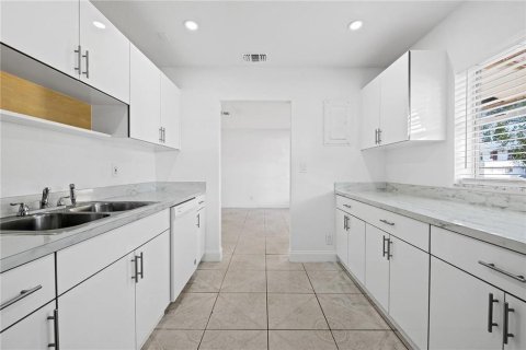 Apartamento en alquiler en Fort Lauderdale, Florida, 2 dormitorios, 83.61 m2 № 2246788 - foto 3