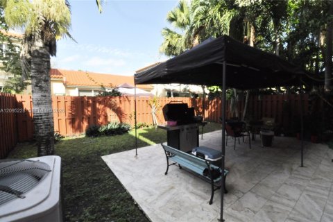 Touwnhouse à louer à Miami Lakes, Floride: 3 chambres, 187.2 m2 № 2384721 - photo 4