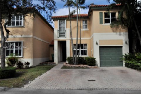 Touwnhouse à Miami Lakes, Floride 3 chambres, 187.2 m2 № 2384721