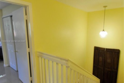 Touwnhouse à louer à Miami Lakes, Floride: 3 chambres, 187.2 m2 № 2384721 - photo 6