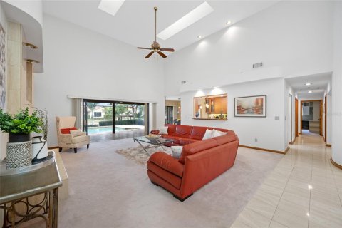 Casa en venta en Tampa, Florida, 4 dormitorios, 296.36 m2 № 2121078 - foto 3