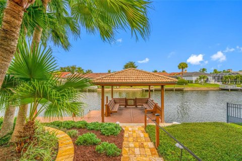 Casa en Tampa, Florida 4 dormitorios, 296.36 m2 № 2121078
