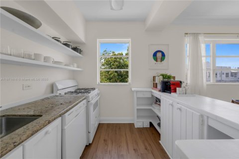 Condominio en venta en Miami Beach, Florida, 1 dormitorio, 69.68 m2 № 1927960 - foto 11