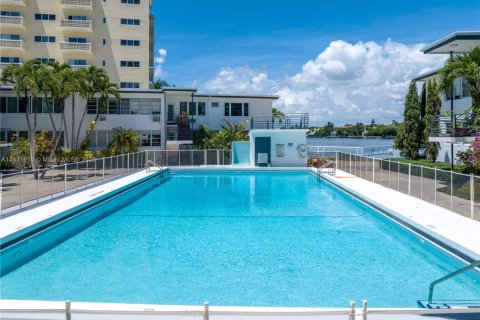 Condominio en venta en Miami Beach, Florida, 1 dormitorio, 69.68 m2 № 1927960 - foto 20