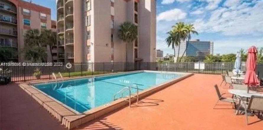 Кондоминиум с 3 спальнями в Майами, Флорида № 2004899