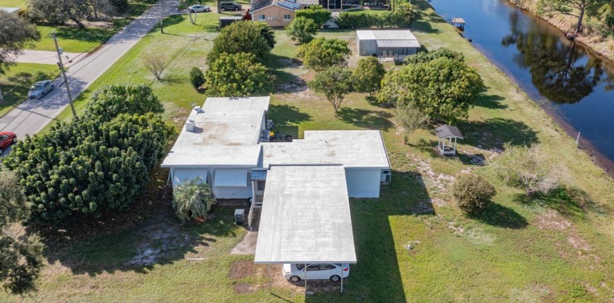 House in Lake Worth, Florida 2 bedrooms, 131.18 sq.m. № 855482
