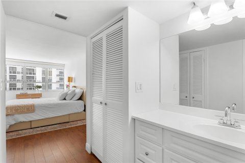 Купить кондоминиум в Майами-Бич, Флорида 2 спальни, 123м2, № 1957920 - фото 15