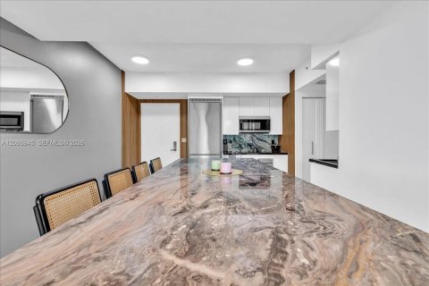 Copropriété à louer à Miami, Floride: 2 chambres, 103.12 m2 № 2388047 - photo 3