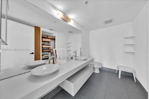 Copropriété à louer à Miami, Floride: 2 chambres, 103.12 m2 № 2388047 - photo 15