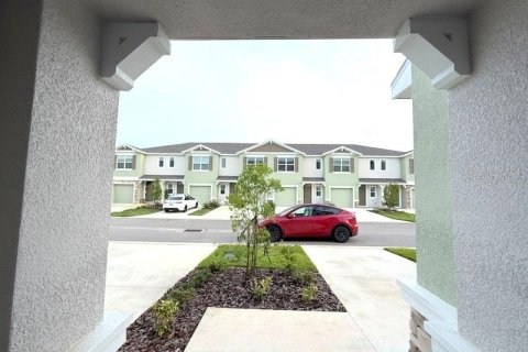 Touwnhouse à louer à Wesley Chapel, Floride: 3 chambres, 155.43 m2 № 2413807 - photo 4