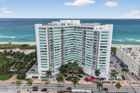 Кондоминиум с 2 спальнями в Майами-Бич, Флорида № 2053426