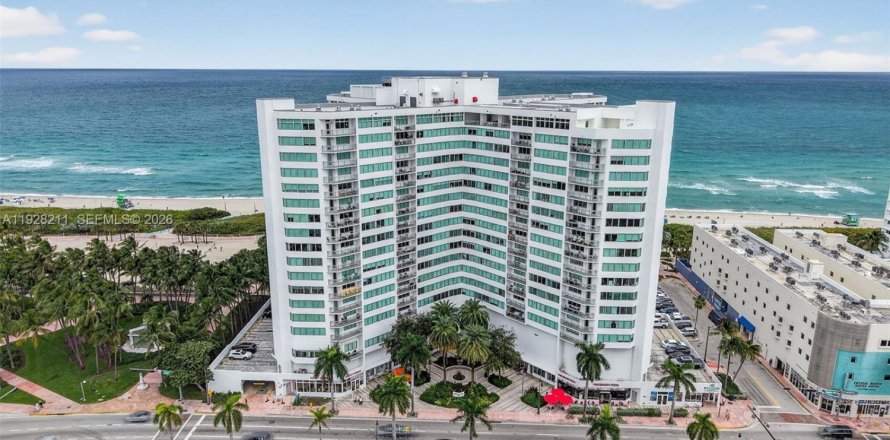 Кондоминиум с 2 спальнями в Майами-Бич, Флорида № 2053426