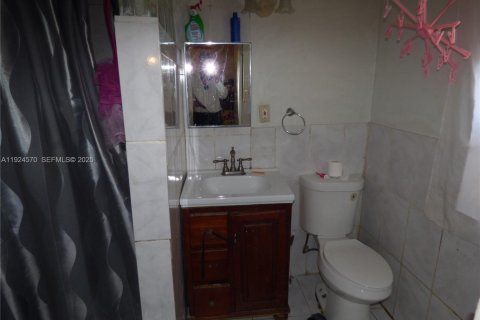 Commercial property in Miami, Florida 143.91 sq.m. № 1982935 - photo 14