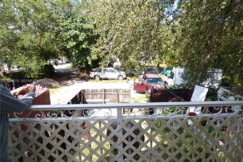 Commercial property in Miami, Florida 143.91 sq.m. № 1982935 - photo 10