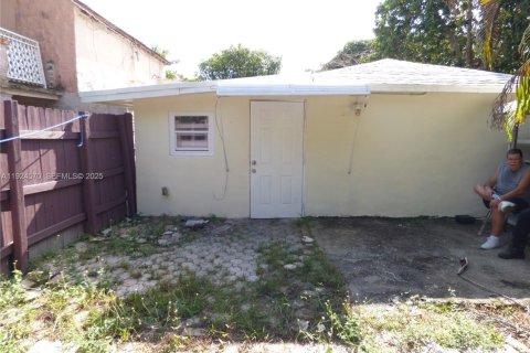 Commercial property in Miami, Florida 143.91 sq.m. № 1982935 - photo 6