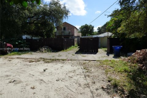 Commercial property in Miami, Florida 143.91 sq.m. № 1982935 - photo 1