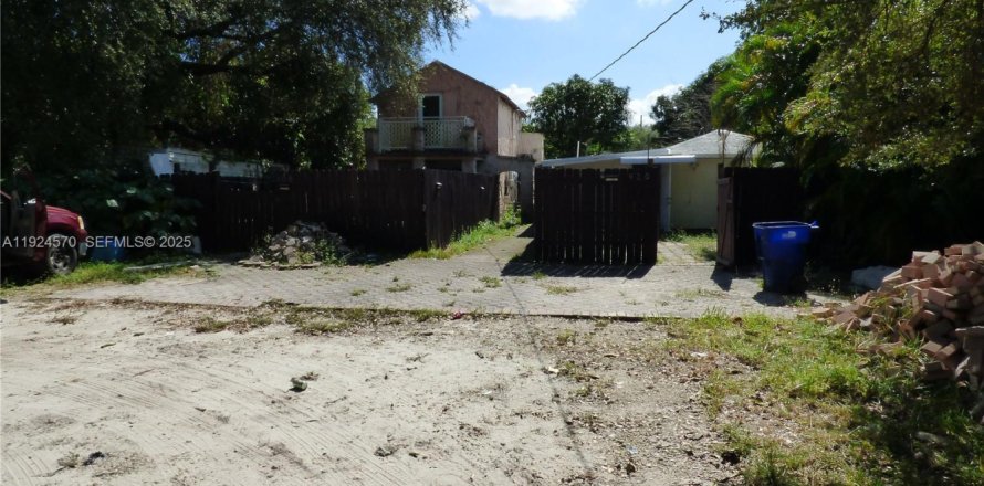 Commercial property in Miami, Florida 143.91 sq.m. № 1982935