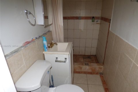 Commercial property in Miami, Florida 143.91 sq.m. № 1982935 - photo 5