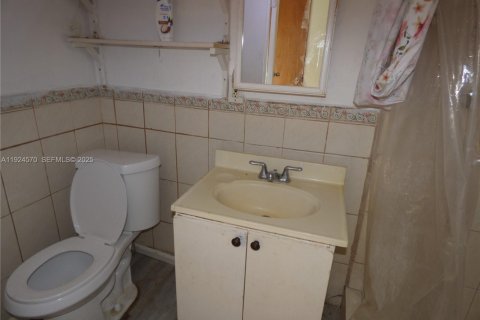 Commercial property in Miami, Florida 143.91 sq.m. № 1982935 - photo 8