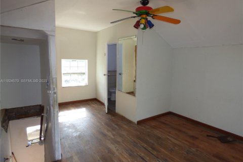 Commercial property in Miami, Florida 143.91 sq.m. № 1982935 - photo 9