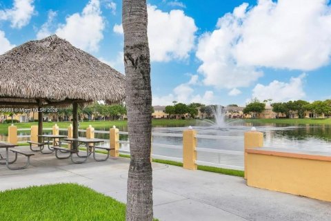 Apartamento en alquiler en Homestead, Florida, 3 dormitorios, 109.81 m2 № 1970841 - foto 1