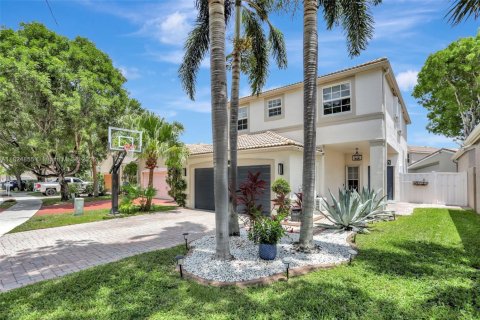 House in Coconut Creek, Florida 4 bedrooms, 201.97 sq.m. № 1794158 - photo 1