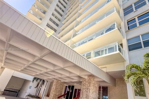 Condominio en Miami Beach, Florida, 2 dormitorios  № 2018078