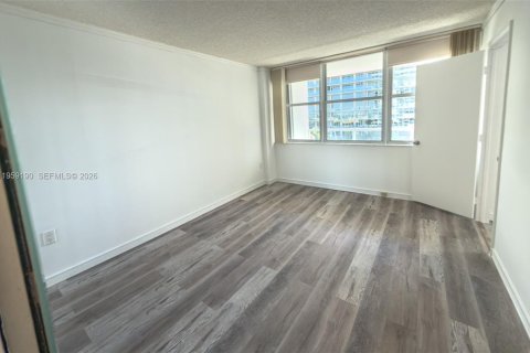 Condominio en venta en Miami Beach, Florida, 2 dormitorios, 126.53 m2 № 2018078 - foto 17