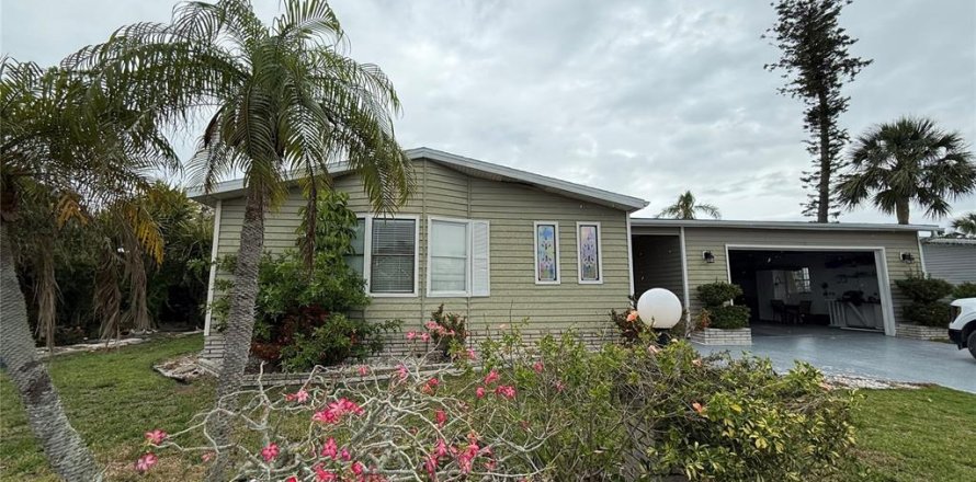 Apartment in Punta Gorda, Florida 2 bedrooms, 122.26 sq.m. № 1798054