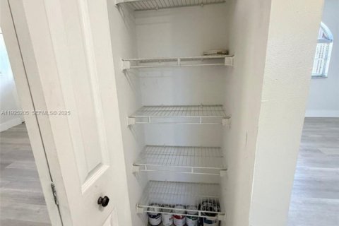 Condominio en venta en Hialeah, Florida, 2 dormitorios, 91.97 m2 № 1986081 - foto 3