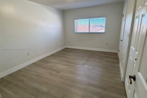 Condominio en venta en Hialeah, Florida, 2 dormitorios, 91.97 m2 № 1986081 - foto 26