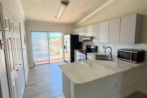 Condominio en venta en Hialeah, Florida, 2 dormitorios, 91.97 m2 № 1986081 - foto 11