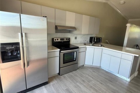 Condominio en venta en Hialeah, Florida, 2 dormitorios, 91.97 m2 № 1986081 - foto 9