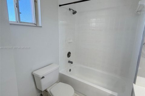 Condominio en venta en Hialeah, Florida, 2 dormitorios, 91.97 m2 № 1986081 - foto 28