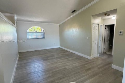 Condominio en venta en Hialeah, Florida, 2 dormitorios, 91.97 m2 № 1986081 - foto 7